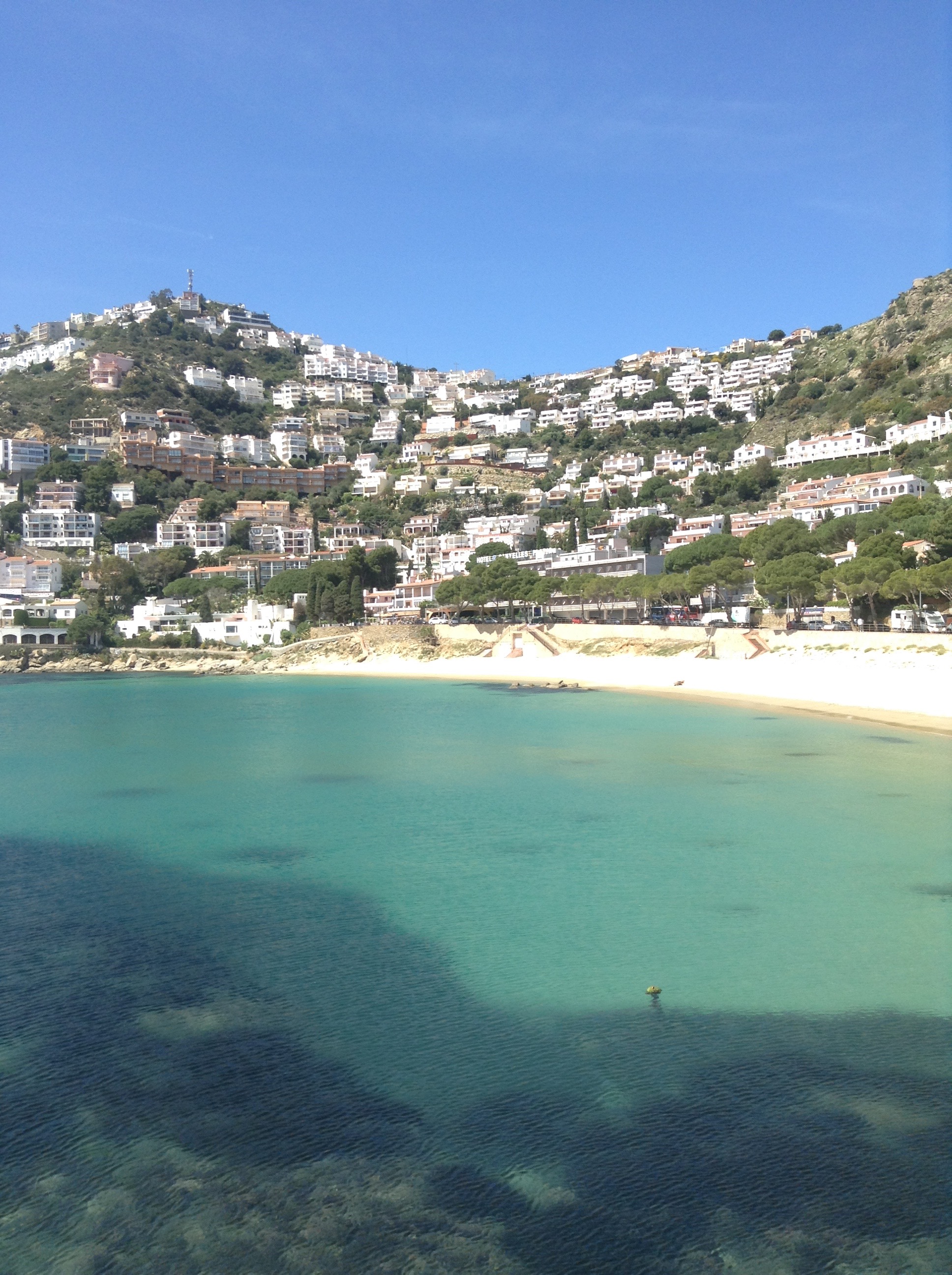 Roses beach and town